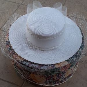 👒 Vintage White Wedding Cake Veiled Hat with Bow